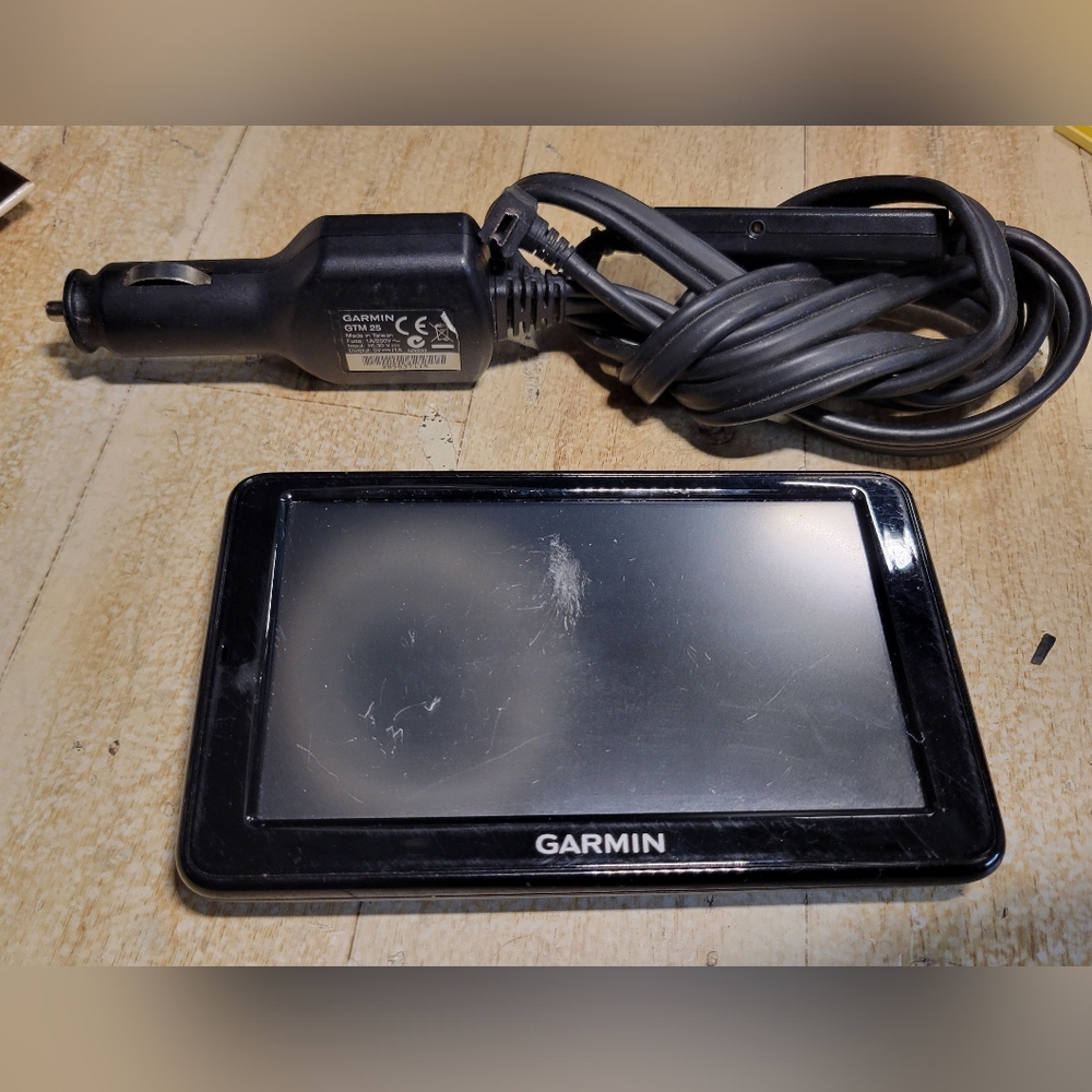 Garmin Nuvi 2555LMT  5” Touch Screen GPS with Car Charger.